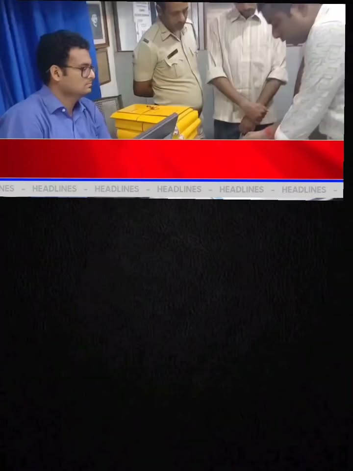 বারুইপুরে ব্যাঙ্কে জাল নোট! ১২টি নকল ১০০ টাকার নোট-সহ গ্র... - ছবি 2