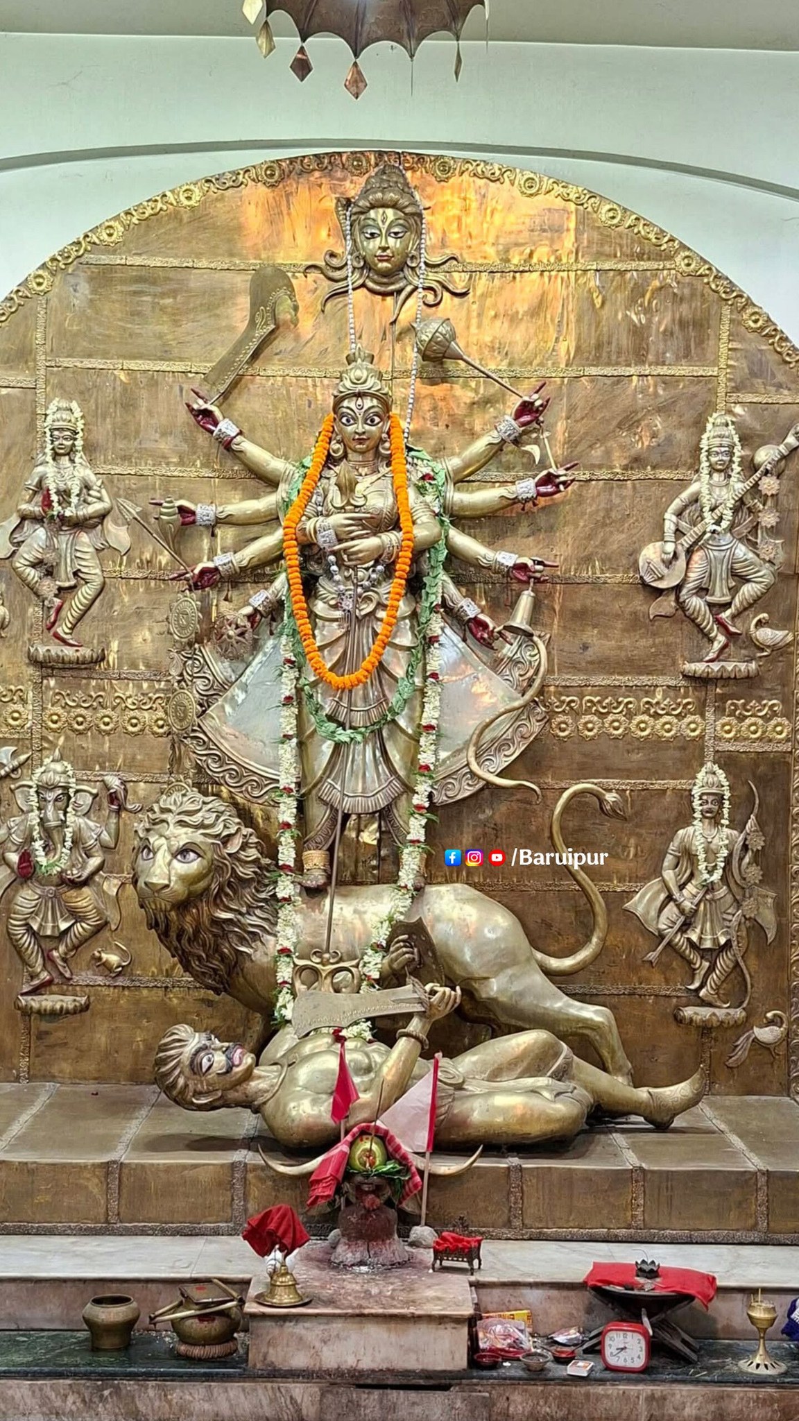 বারুইপুর পুরাতন বাজার সর্ব্বজনীন পূজা ও উৎসব সংঘের দুর্গা... - ছবি 2