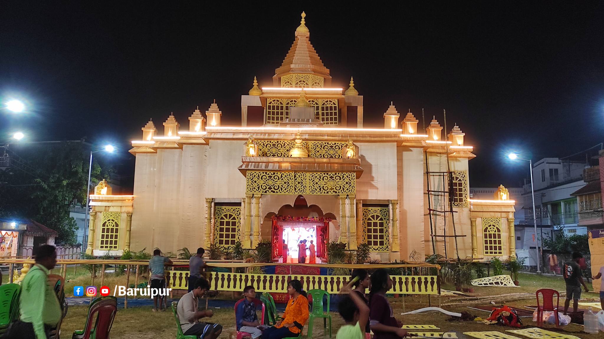 বারুইপুর শিবানী পীঠের দুর্গা প্রতিমার অপূর্ব রূপ: চলছে শে... - ছবি 14