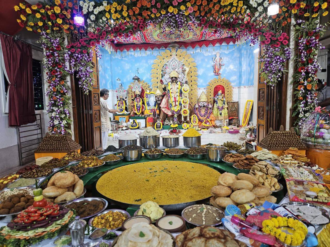 ঐতিহাসিক রাজপুর বিপত্তারিণী চণ্ডীবাড়ির অন্নকূট মহোৎসব ২০... - ছবি 3