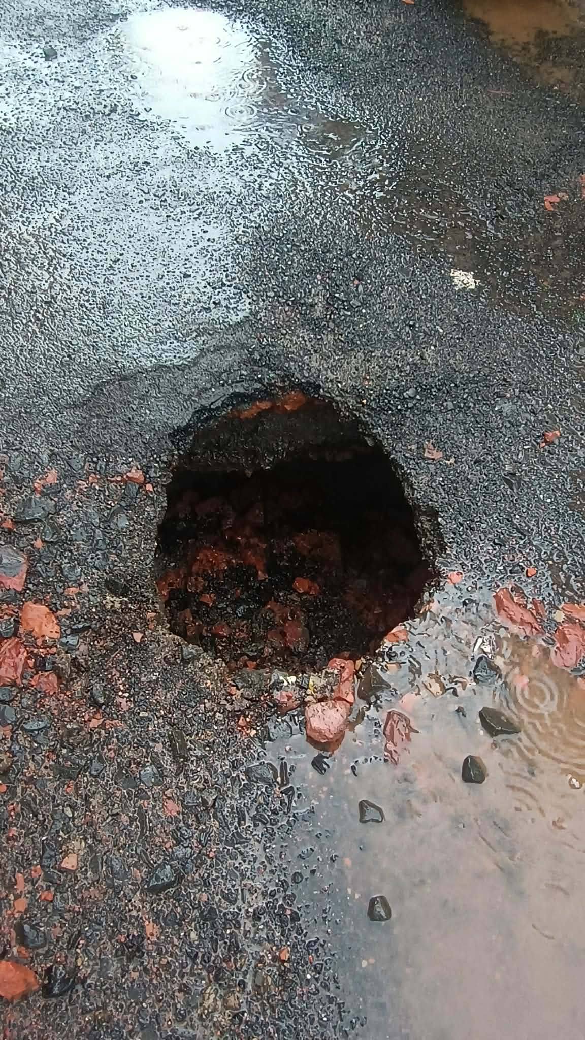 লাগাতার বৃষ্টিতে বেহাল বারুইপুর রাস মাঠের রাস্তা, চরম ভোগ... - ছবি 4