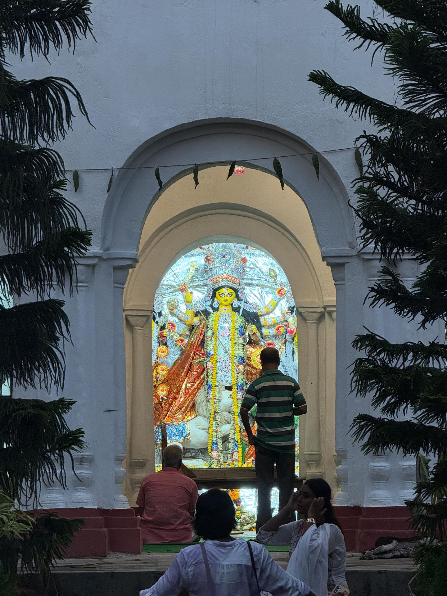 বারুইপুর চৌধুরী জমিদার বাড়ির ৩০০ বছরের প্রাচীন দুর্গাপুজ... - ছবি 2