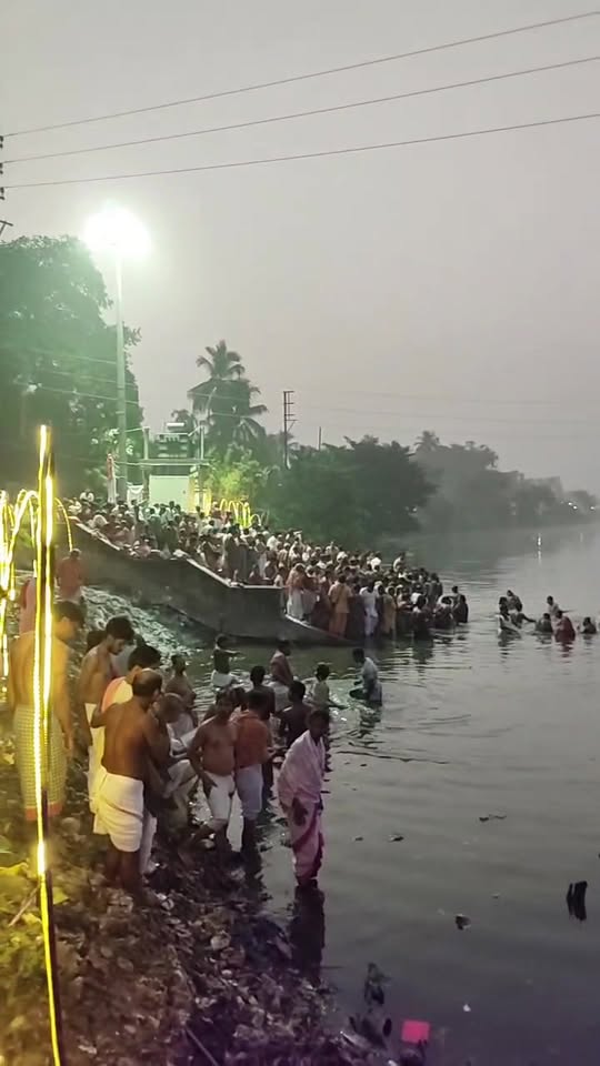 মহালয়ায় বারুইপুর সদাব্রত ঘাটে আদি গঙ্গায় তর্পণ করলেন অ... - ছবি 3