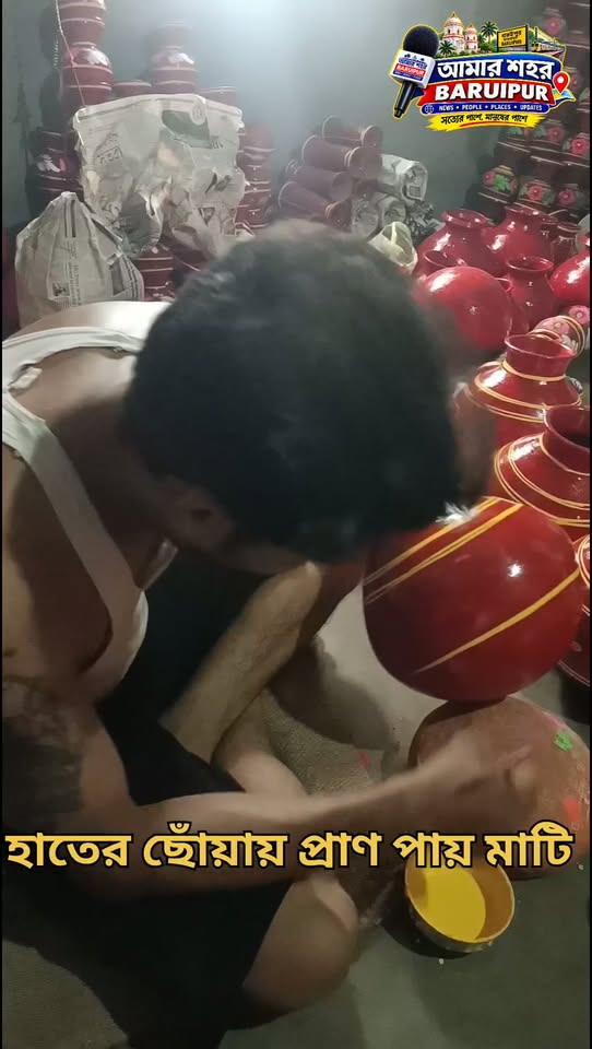 হাতের ছোঁয়ায় প্রাণ পাচ্ছে মৃন্ময়ী রূপ: বারুইপুরের কুমো... - ছবি 2