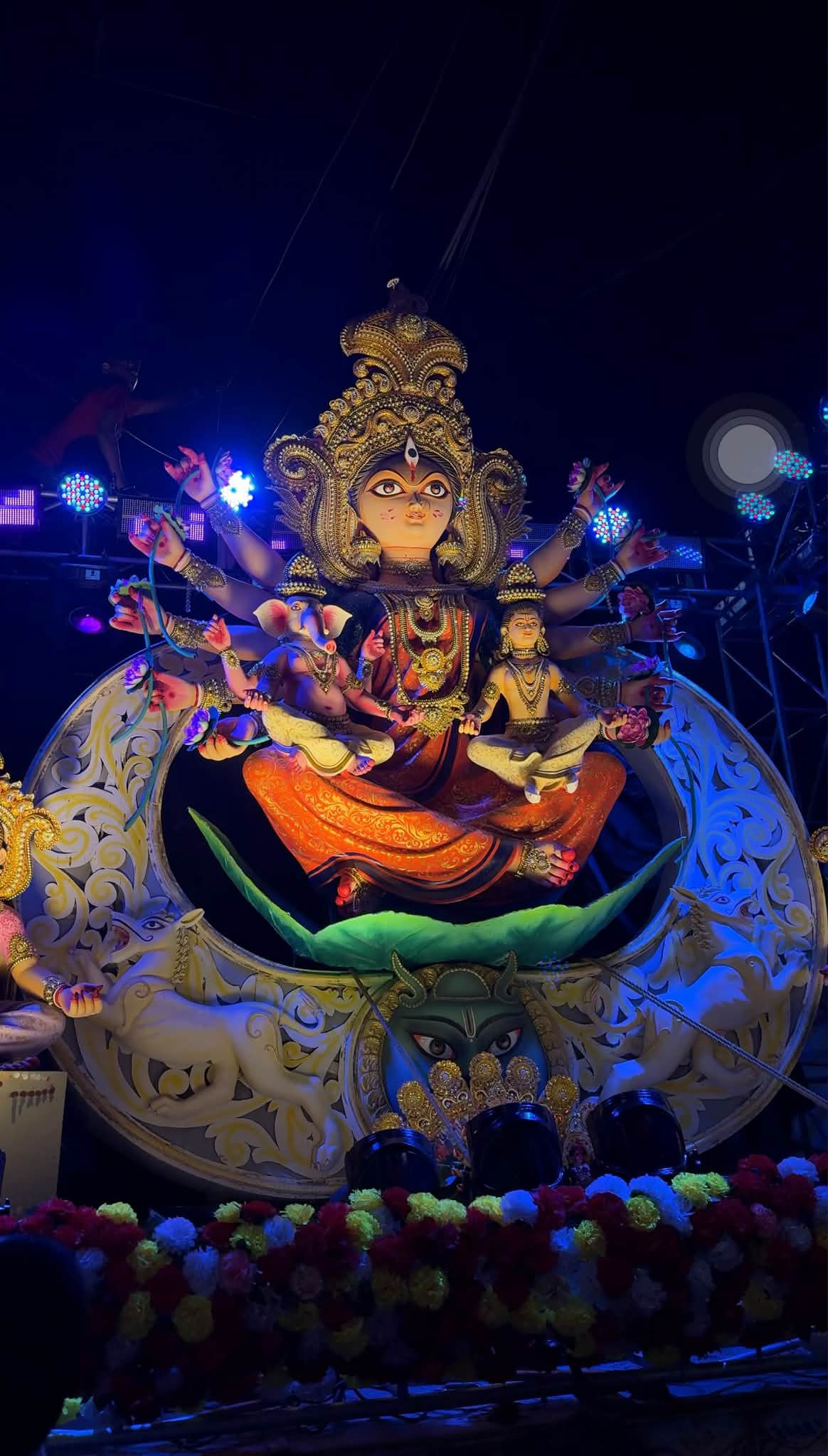 বারুইপুর ভট্টাচার্য পাড়ায় শতাব্দীপ্রাচীন দুর্গাপ্রতিমার ন... - ছবি 2