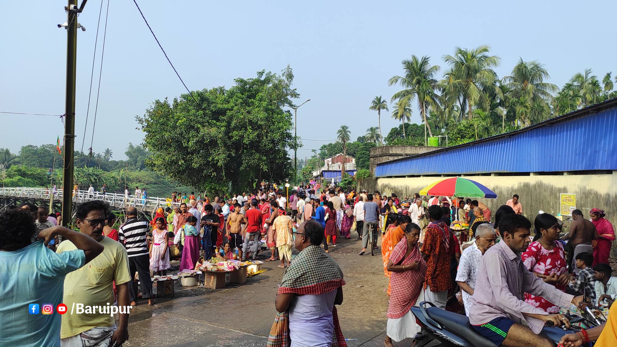মহালয়ার সকালে বারুইপুর সদাব্রত ঘাটে আদি গঙ্গার তীরে তর্পণ। - ছবি 2