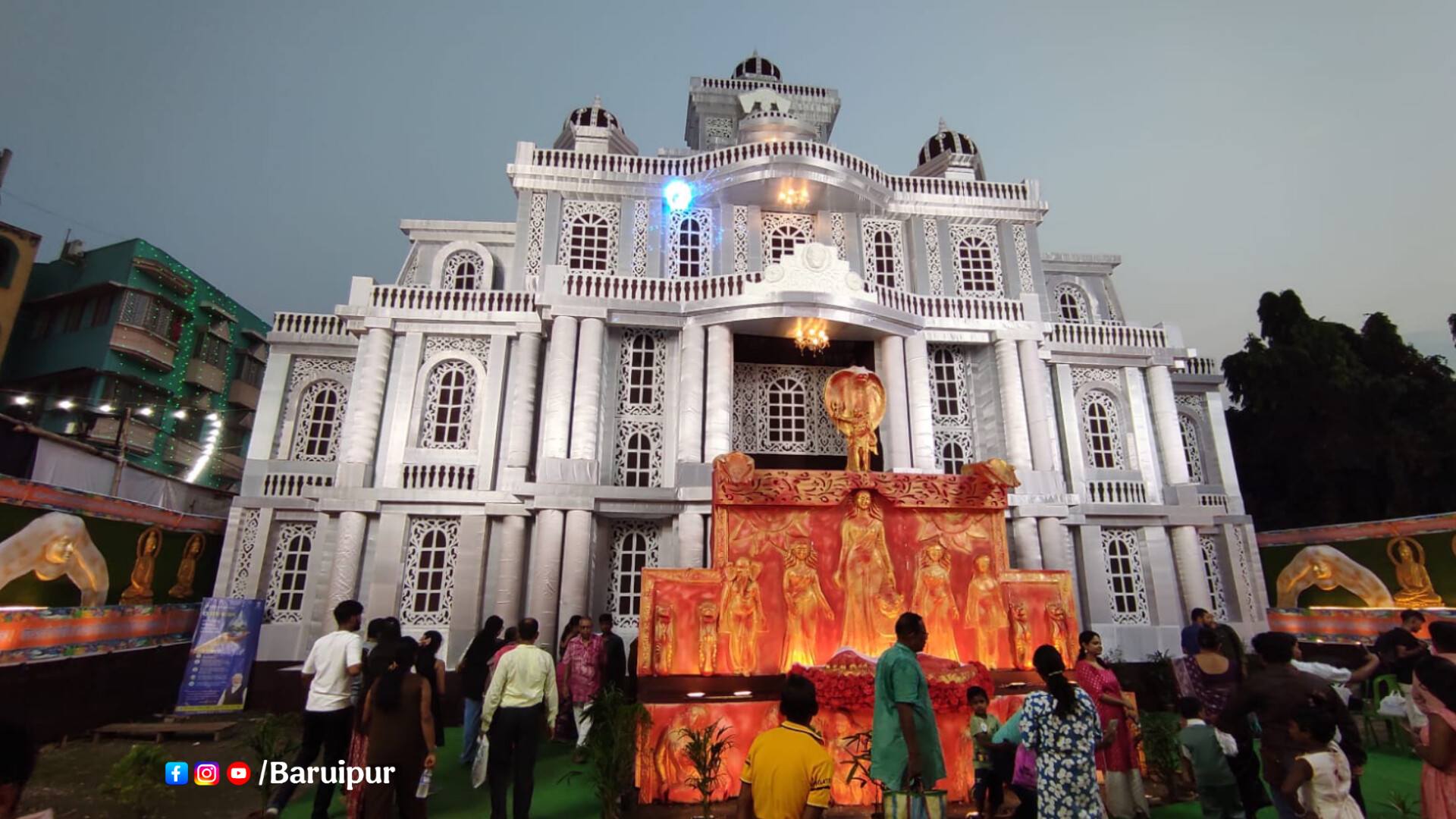 বারুইপুর শিবানী পীঠের দুর্গা প্রতিমার অপূর্ব রূপ: চলছে শে... - ছবি 17