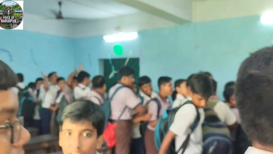 আজ শিক্ষক দিবস পালন হলো বারুইপুর হাইস্কুলে। - ছবি 2