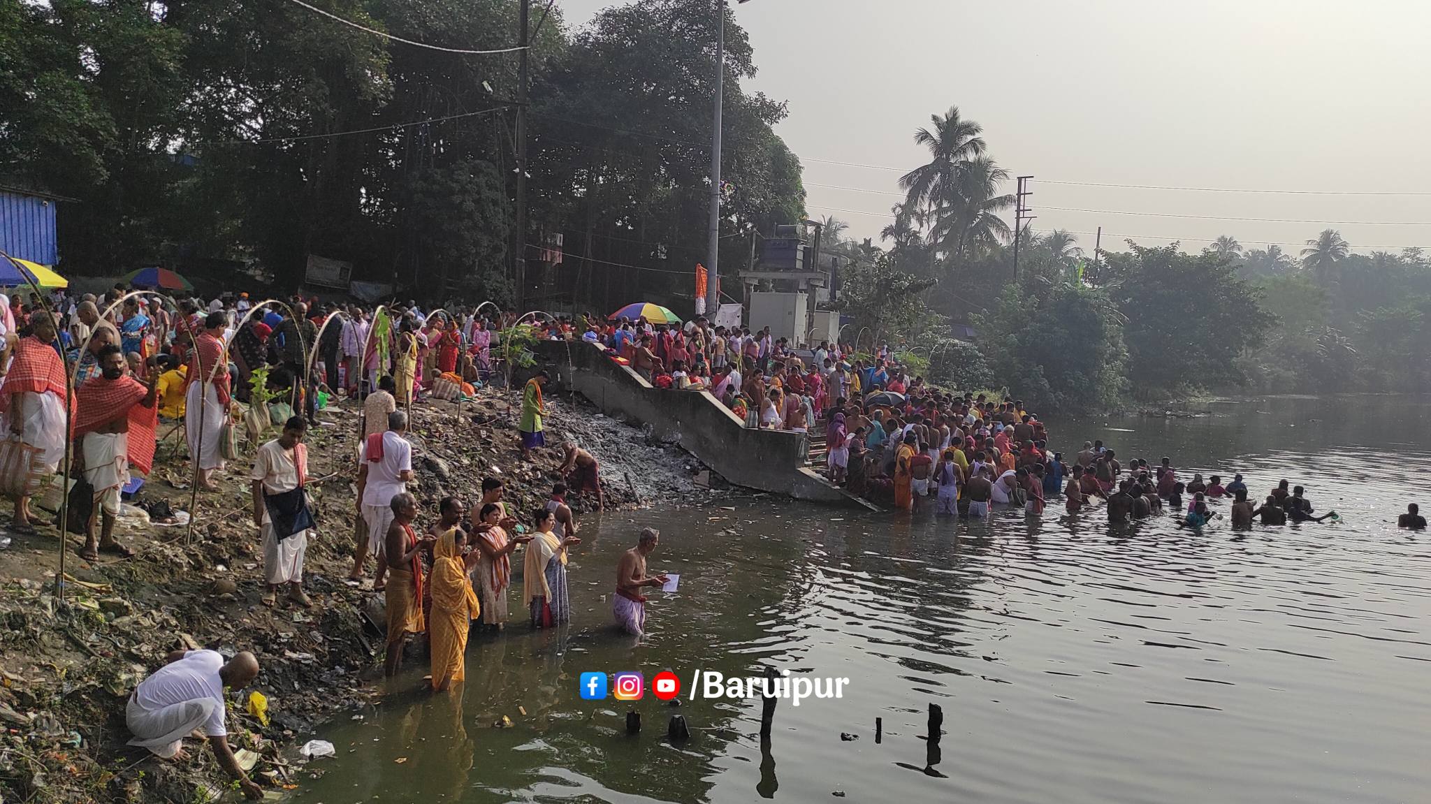 মহালয়ার সকালে বারুইপুর সদাব্রত ঘাটে আদি গঙ্গার তীরে তর্পণ। - ছবি 4