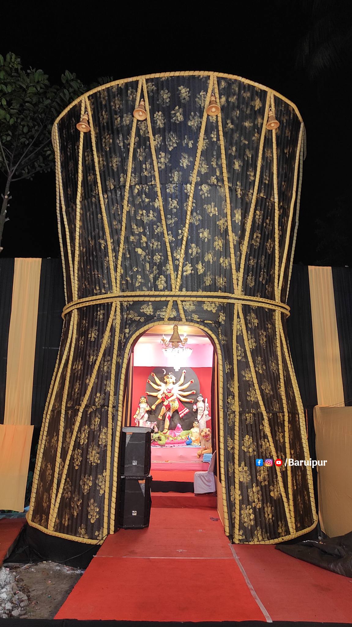 বারুইপুর শিবানী পীঠের দুর্গা প্রতিমার অপূর্ব রূপ: চলছে শে... - ছবি 16