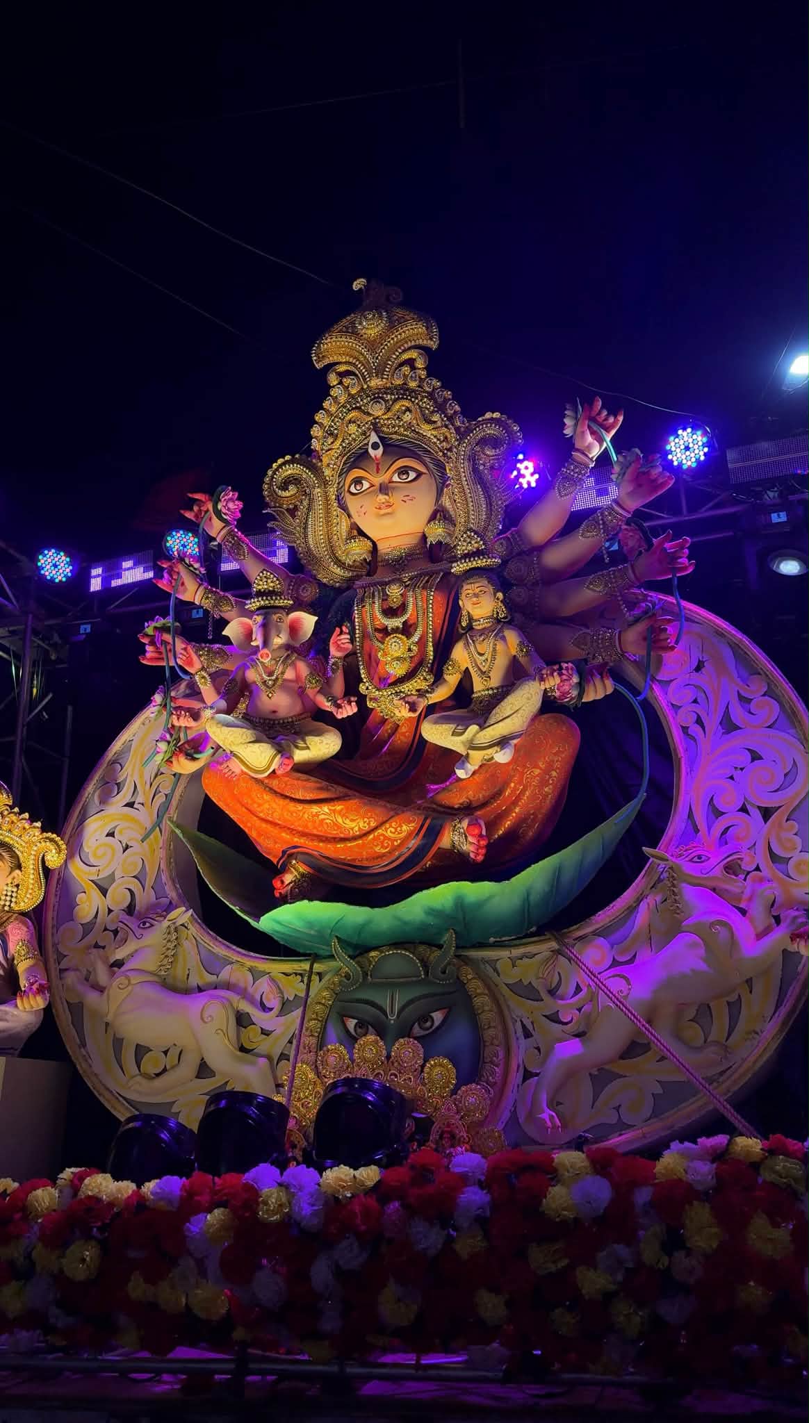বারুইপুর ভট্টাচার্য পাড়ায় শতাব্দীপ্রাচীন দুর্গাপ্রতিমার নিরঞ্জন: সাবেকি ঐতি...