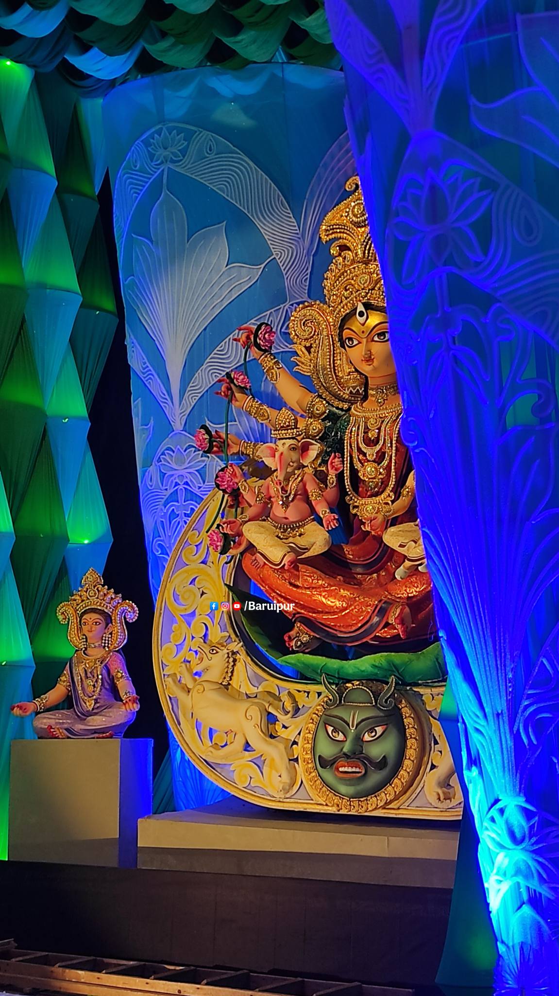 বারুইপুর শিবানী পীঠের দুর্গা প্রতিমার অপূর্ব রূপ: চলছে শে... - ছবি 11
