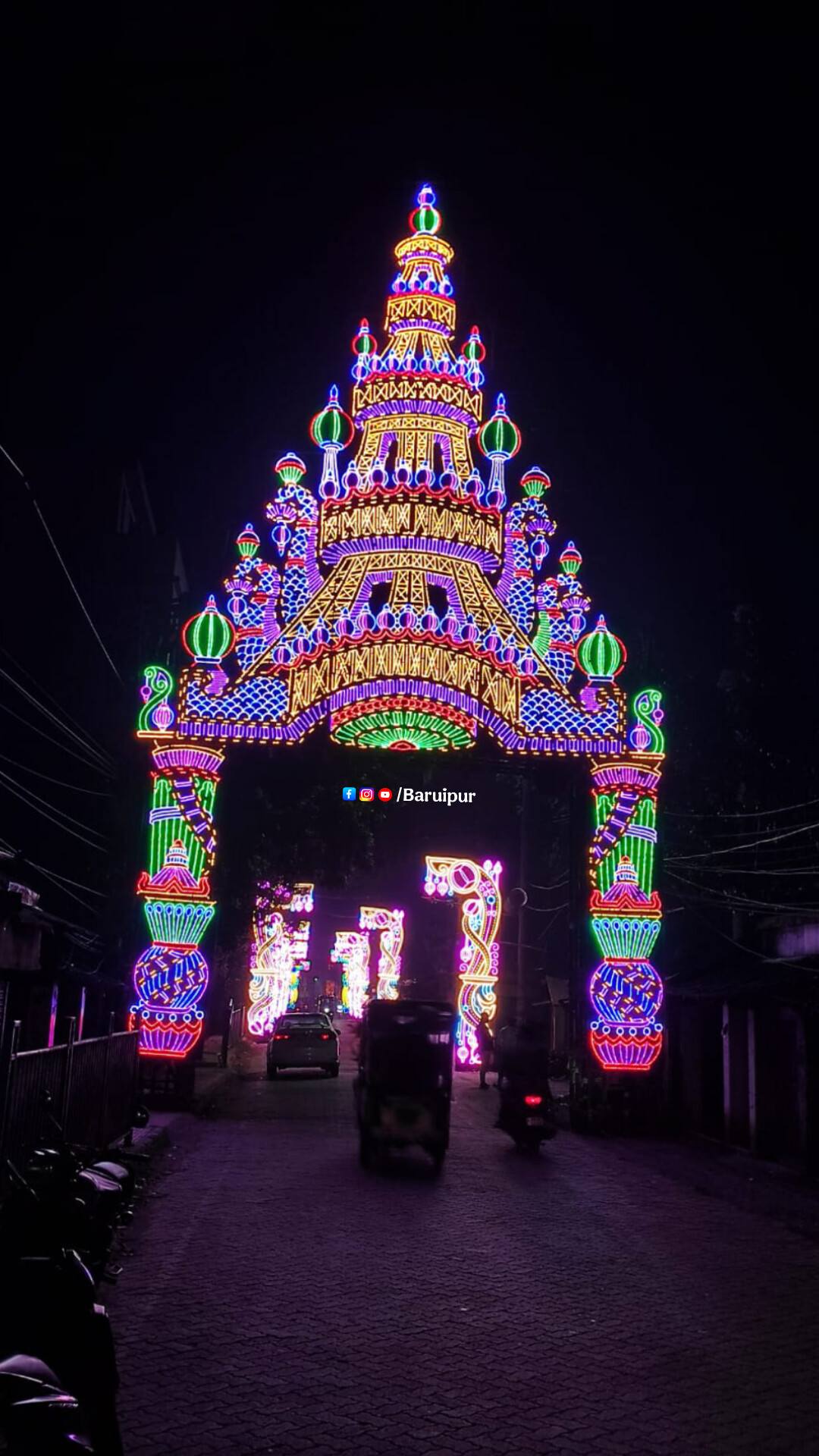 বারুইপুর শিবানী পীঠের দুর্গা প্রতিমার অপূর্ব রূপ: চলছে শে... - ছবি 15