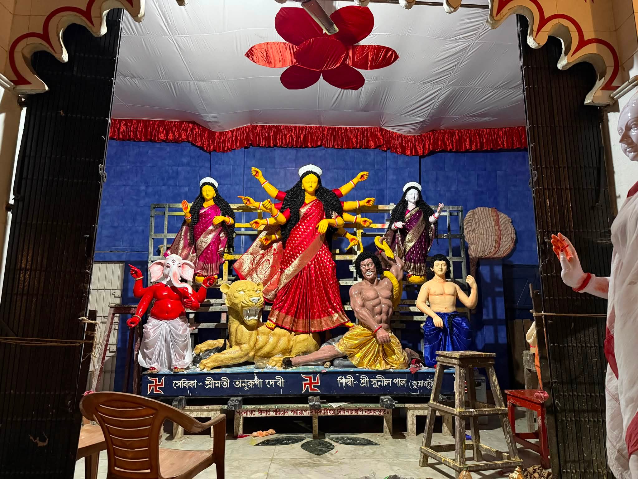 বারুইপুর শিবানী পীঠে দুর্গাপুজোর প্রস্তুতি - আর মাত্র একট... - ছবি 2